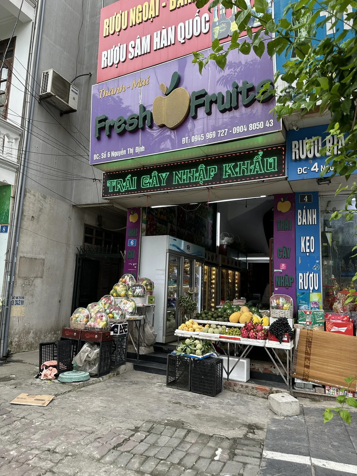 ハノイの果物専門店の店先